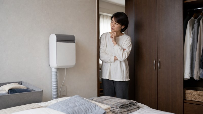 カライエが自宅に合うか判断しているイメージ